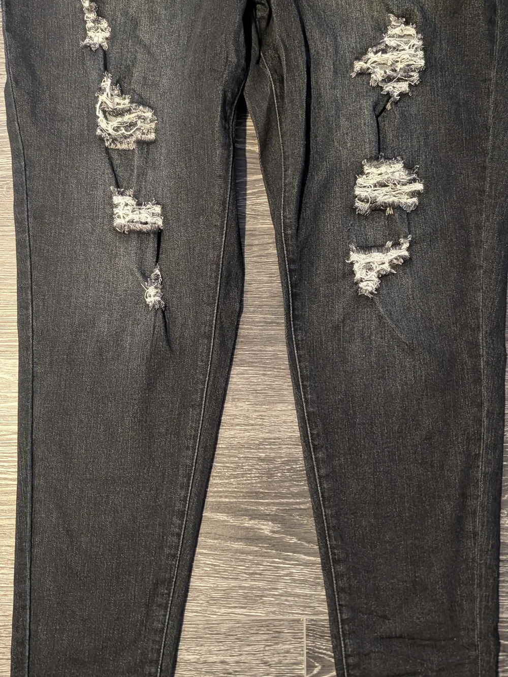 Hybrid & company Women’s Distressed Black Jeans